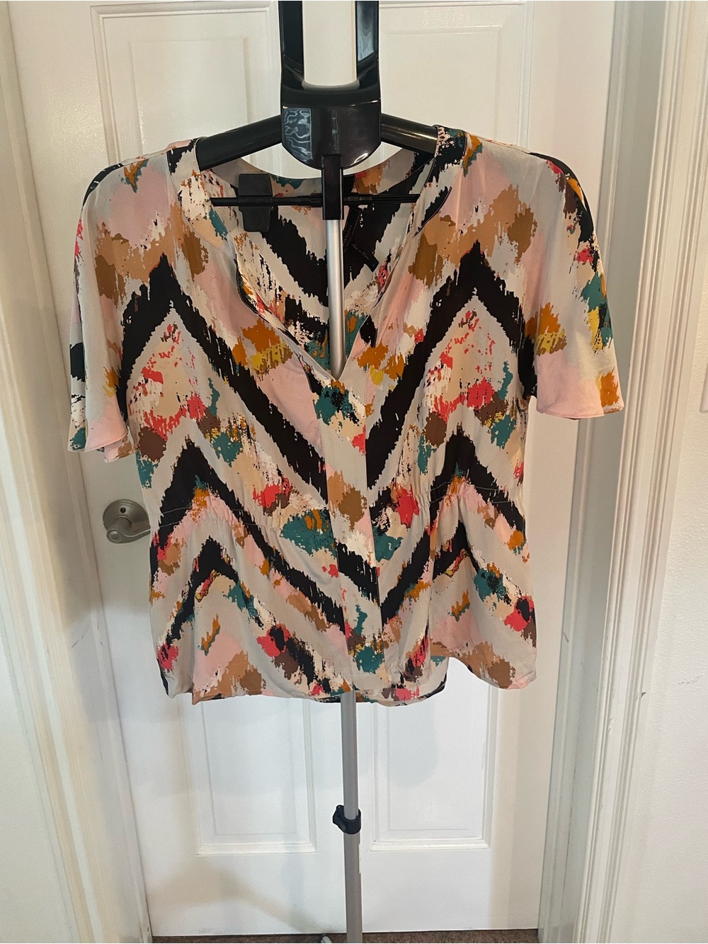 BCBGMaxAzria Pink Multicolor Chevron V-Neck Blouse